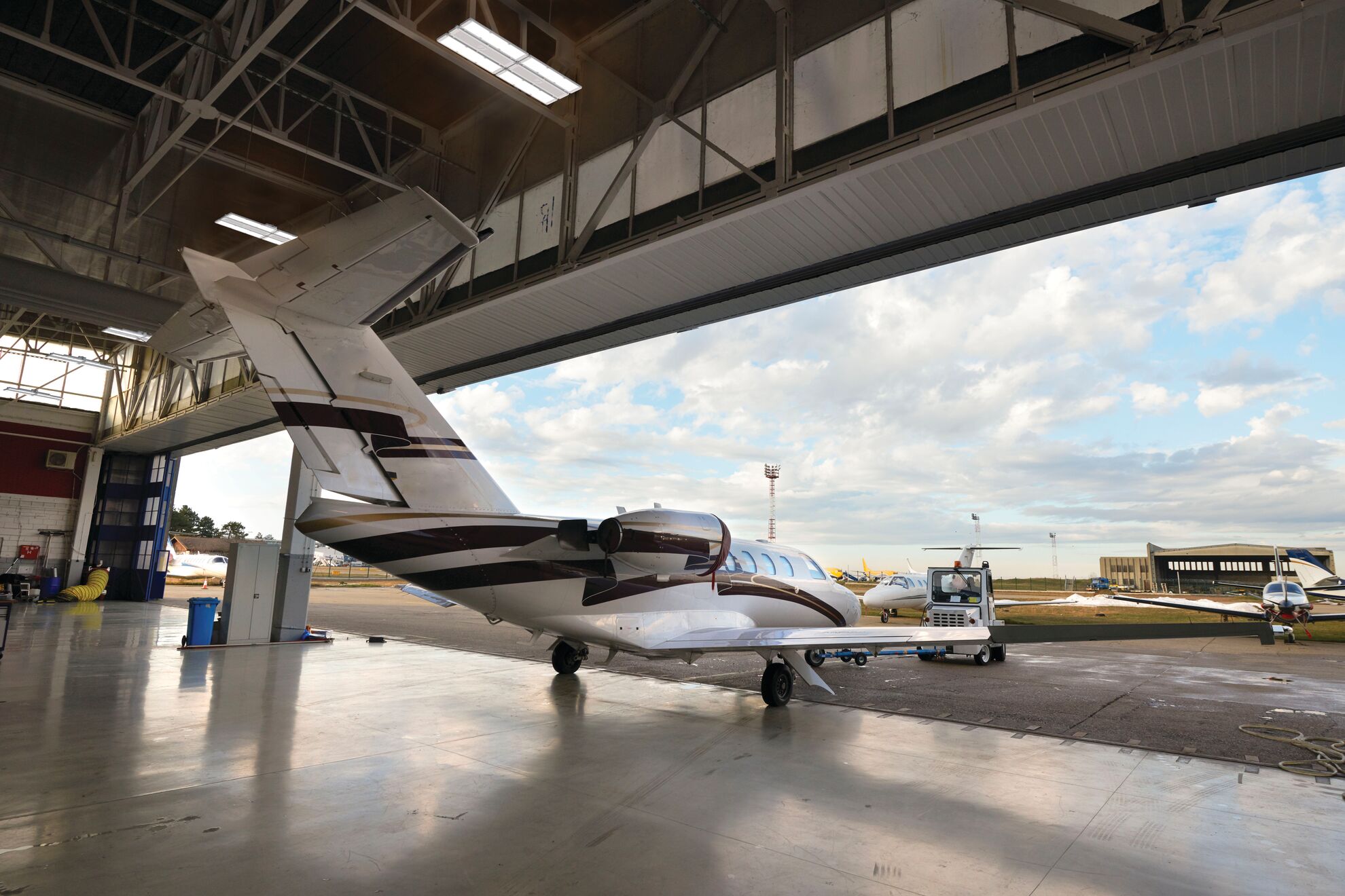 Aircraft-Hanger